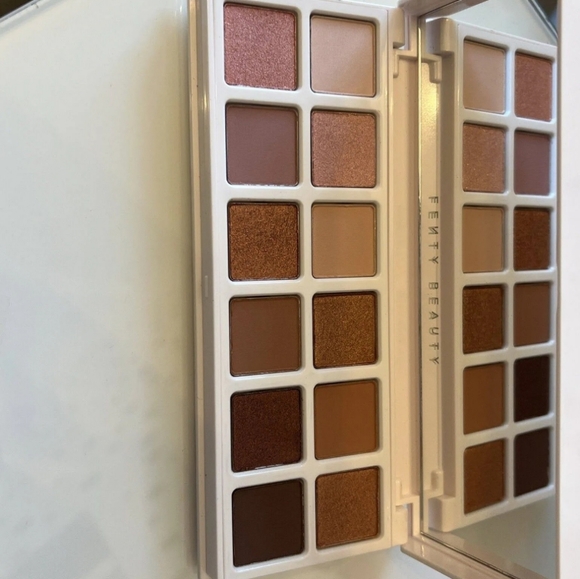 Fenty Beauty Bomb Posse Eyeshadow Palette - Picture 5 of 5